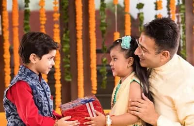 देशभर में आज मनाया जा रहा रक्षाबंधन पर्व, भाई-बहन के अटूट प्रेम का प्रतीक है राखी