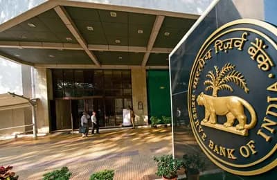 RBI ने आर्थिक जोखिमों पर जताई चिंता, महंगाई और विकास दर पर नजर