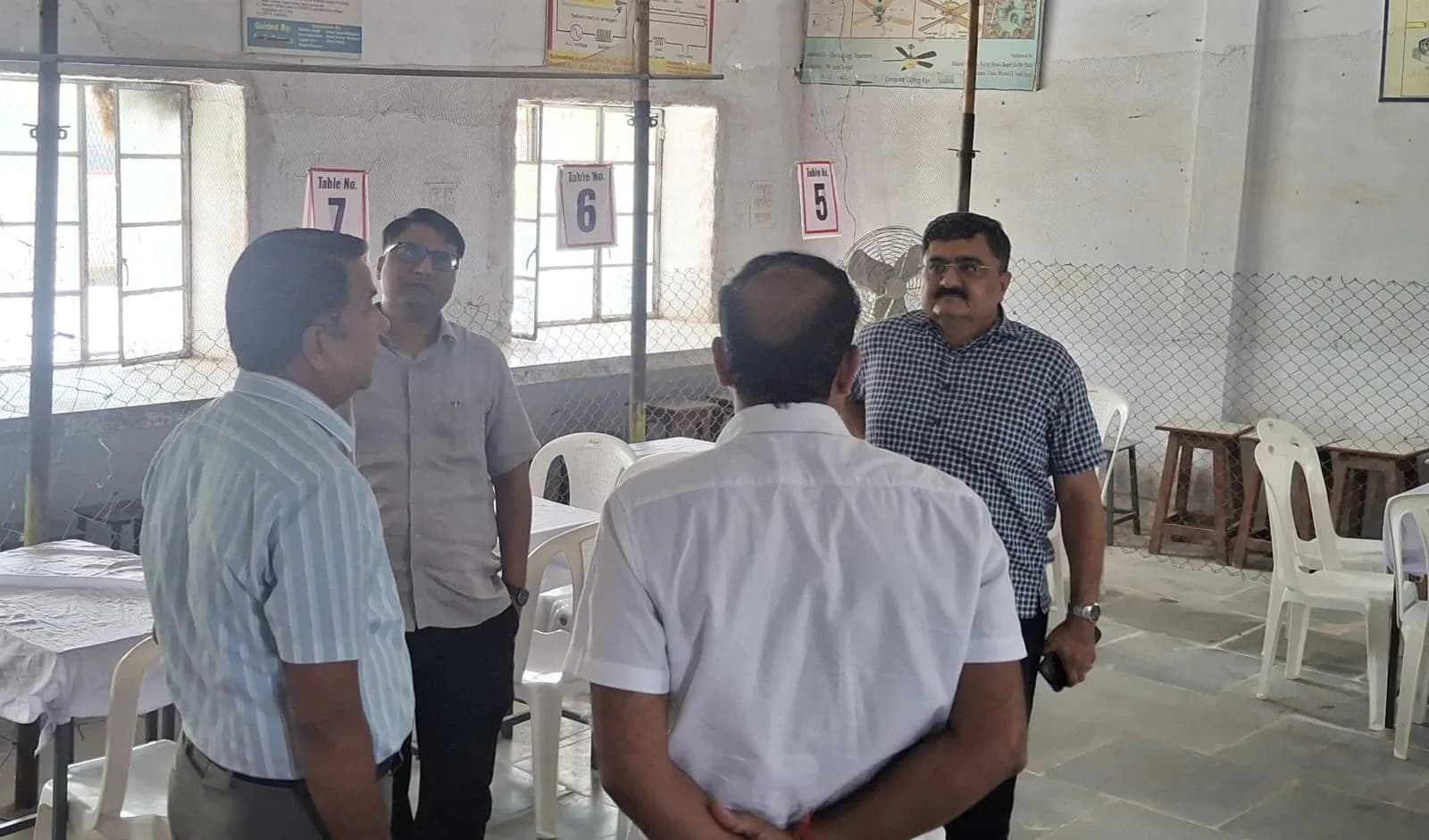 जिला निर्वाचन अधिकारी एवं नगरीय निकाय चुनाव पर्यवेक्षक ने मतगणना स्थल का लिया जायजा