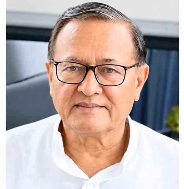 BIKANER NEWS : ‘गिरो, गिरते रहो’—डॉ.कल्ला की सोशल मीडिया पोस्ट कविता ने बीकानेर की सियासत में बढ़ाई चर्चाएं