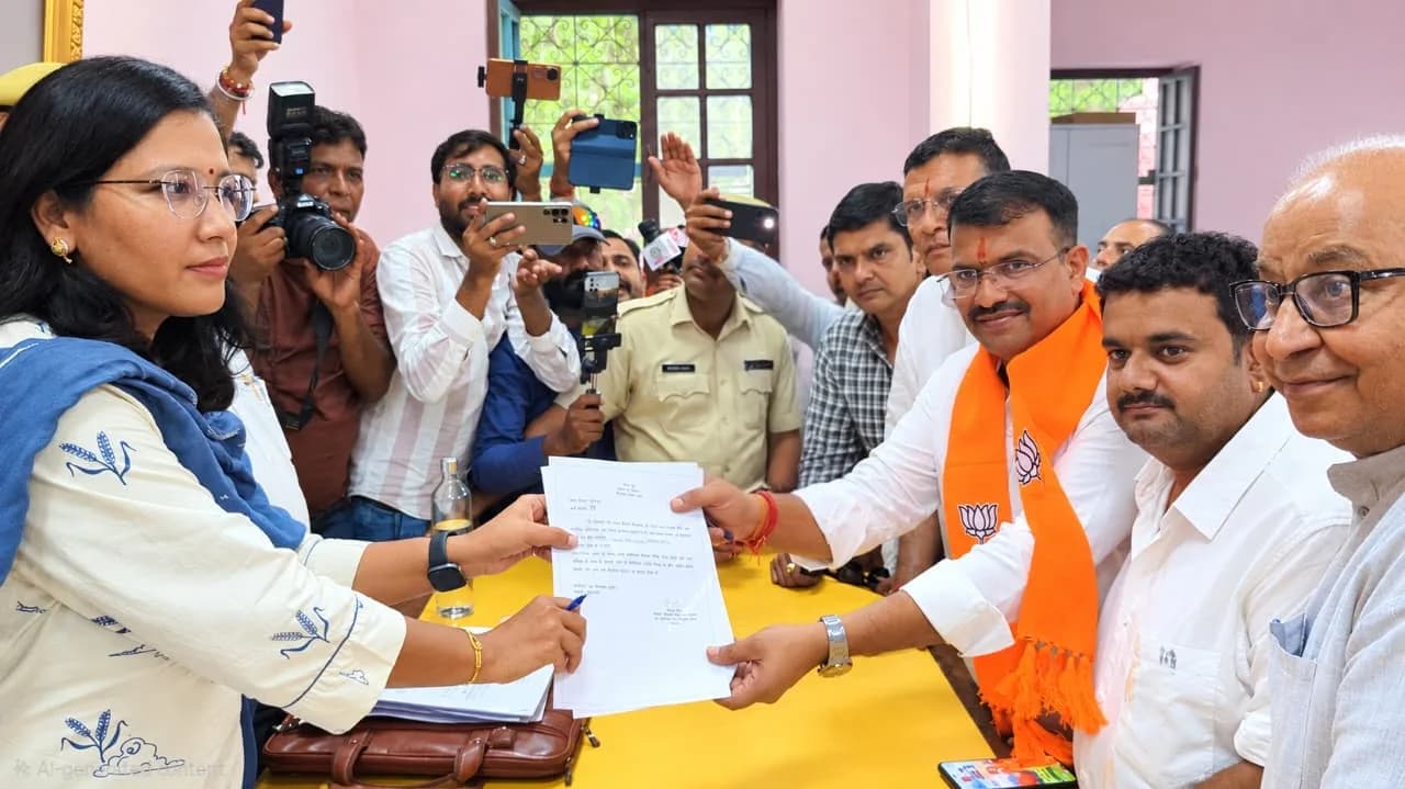 Bikaner News : भाजपा महापौर प्रत्याशी डॉ. सुरेन्द्र सिंह शेखावत ने नामांकन  किया दाखिल