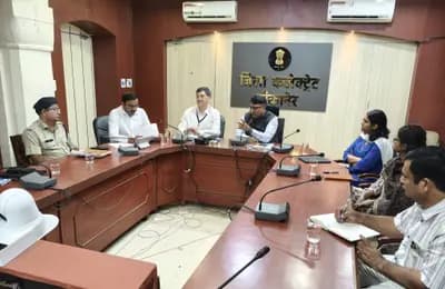 Bikaner News: पंचायत राज चुनाव,जिला निर्वाचन अधिकारी और पर्यवेक्षक ने तैयारियों की समीक्षा की