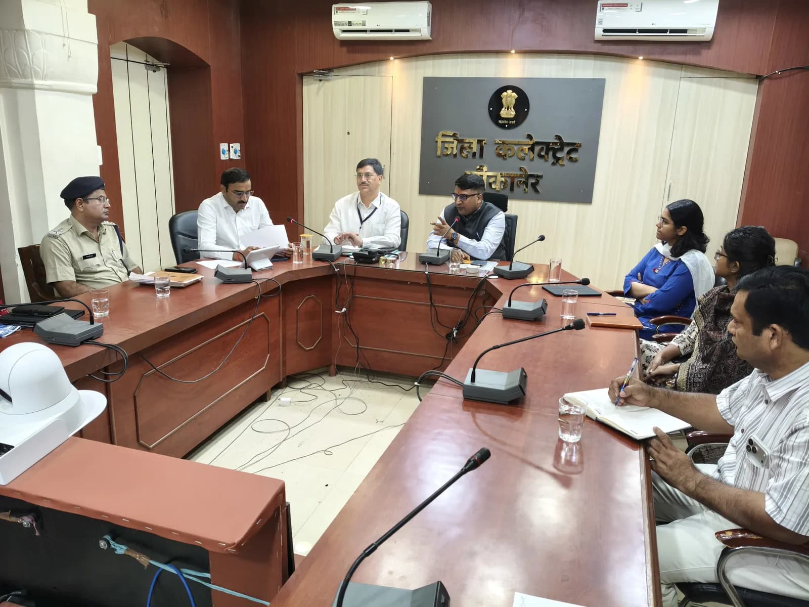 Bikaner News: पंचायत राज चुनाव,जिला निर्वाचन अधिकारी और पर्यवेक्षक ने तैयारियों की समीक्षा की