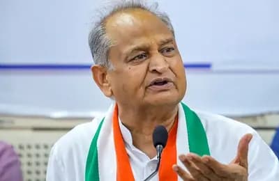 बीकानेर हाउस की फोटो प्रदर्शनी से 70 से अधिक तस्वीरें कथित रूप से हटाने का मामला  गरमाया