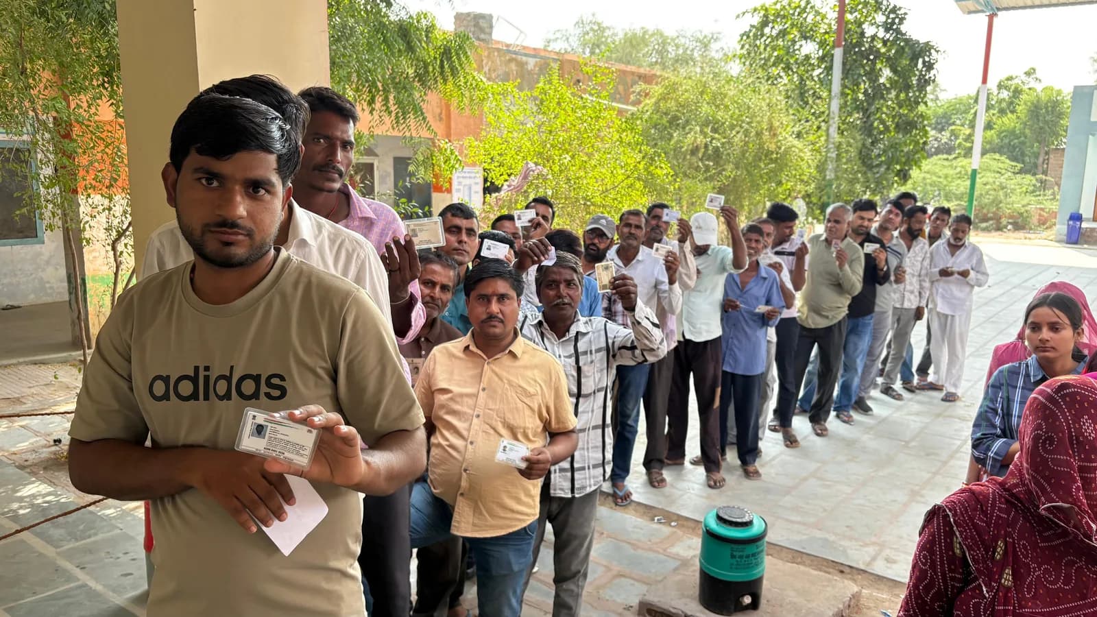 बीकानेर में दूसरे चरण का मतदान शुरू, जिला परिषद की 11 और पंचायत समिति की 81 सीटों पर चुनाव