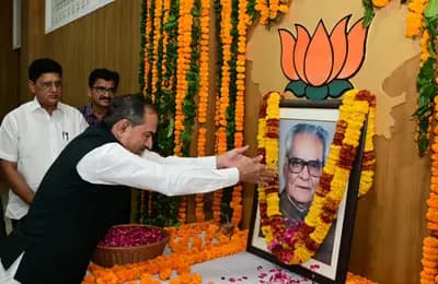 भैरोसिंह शेखावत की जयंती पर पुष्पांजलि अर्पित, मदन राठौड़ बोले—‘बाबोसा’ का व्यक्तित्व सदैव स्मरणीय रहेगा