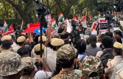 एसआईआर के विरोध में दिल्ली में मार्च, 100 से अधिक प्रदर्शनकारी हिरासत में