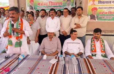 पूर्व मंत्री भंवर सिंह भाटी ने पांच गांवों में किया जनसंपर्क, कांग्रेस प्रत्याशियों के समर्थन में मांगे वोट