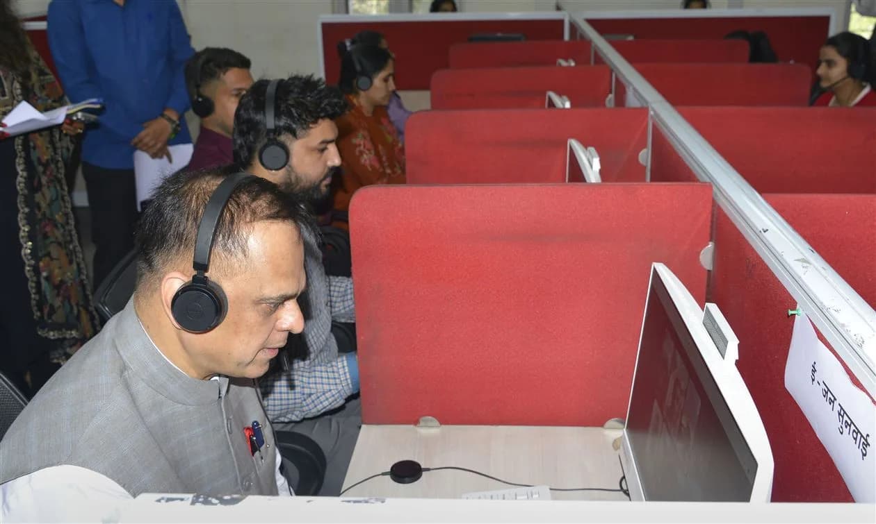 'ई-जनसुनवाई' से 'नेक्स्ट-जेन जनसम्पर्क' की अवधारणा को मिल रही मजबूती - मुख्य सचिव मुख्य सचिव ने राजस्थान संपर्क 181 हेल्पलाइन केंद्र का किया निरीक्षण मुख्यमंत्री श्री भजनलाल शर्मा
