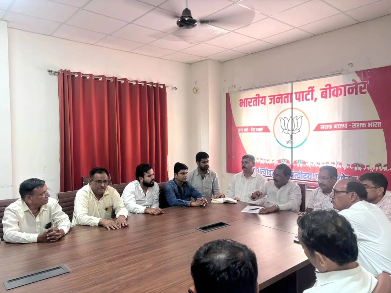 भाजपा बीकानेर देहात ने घोषित की निकाय चुनाव प्रबंधन समिति,संभाग प्रभारी मुकेश दाधीच ने दिए दिशा-निर्देश