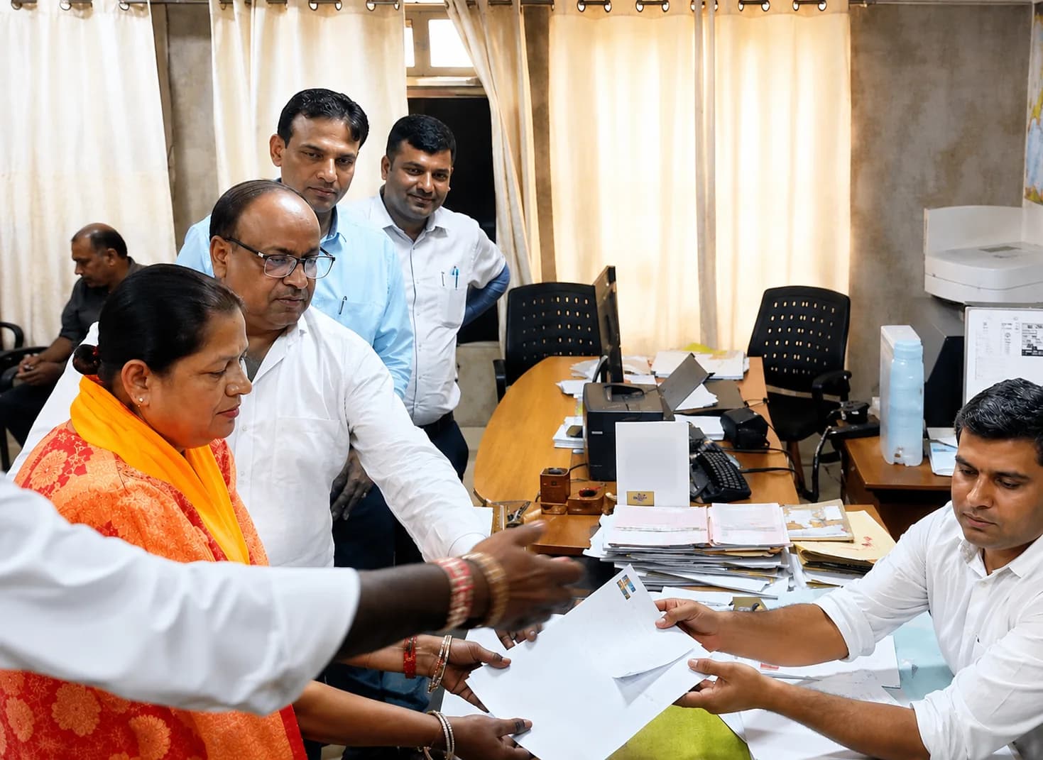 बीकानेर नगर निगम चुनाव : वार्ड 28 से भाजपा की मधु सुराणा ने भरा नामांकन, समर्थकों के साथ पहुंचकर पेश की दावेदारी