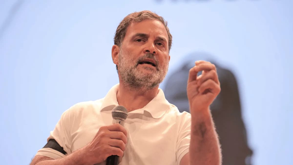 विपक्ष के विरोध प्रदर्शनों के बीच राहुल गांधी वियतनाम रवाना, भाजपा ने साधा निशाना
