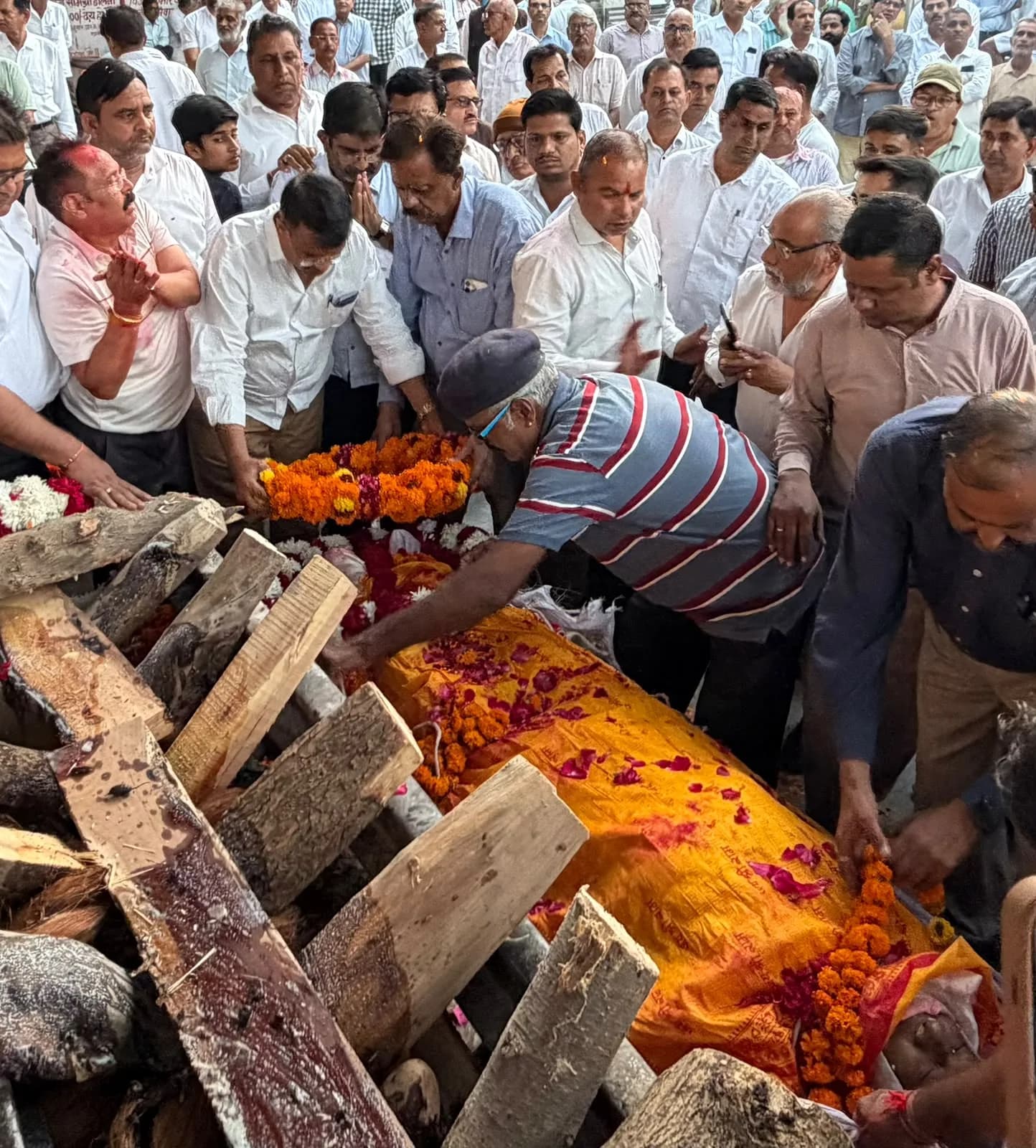 आरके दास गुप्ता के निधन पर केंद्रीय मंत्री अर्जुन राम मेघवाल ने जताया शोक, पुष्प चक्र अर्पित कर दी श्रद्धांजलि