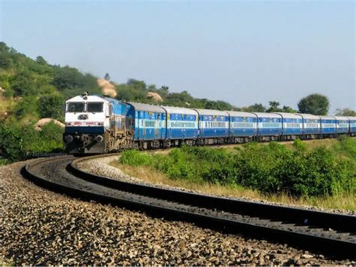 रेलवे में 1,800 से अधिक पदों पर भर्ती, मेरिट के आधार पर होगा सीधा चयन