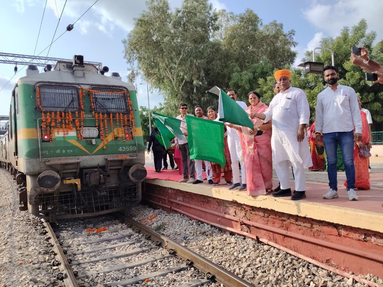 वरिष्ठ नागरिक तीर्थ यात्रा योजना के तहत बीकानेर से पहली ट्रेन रवाना